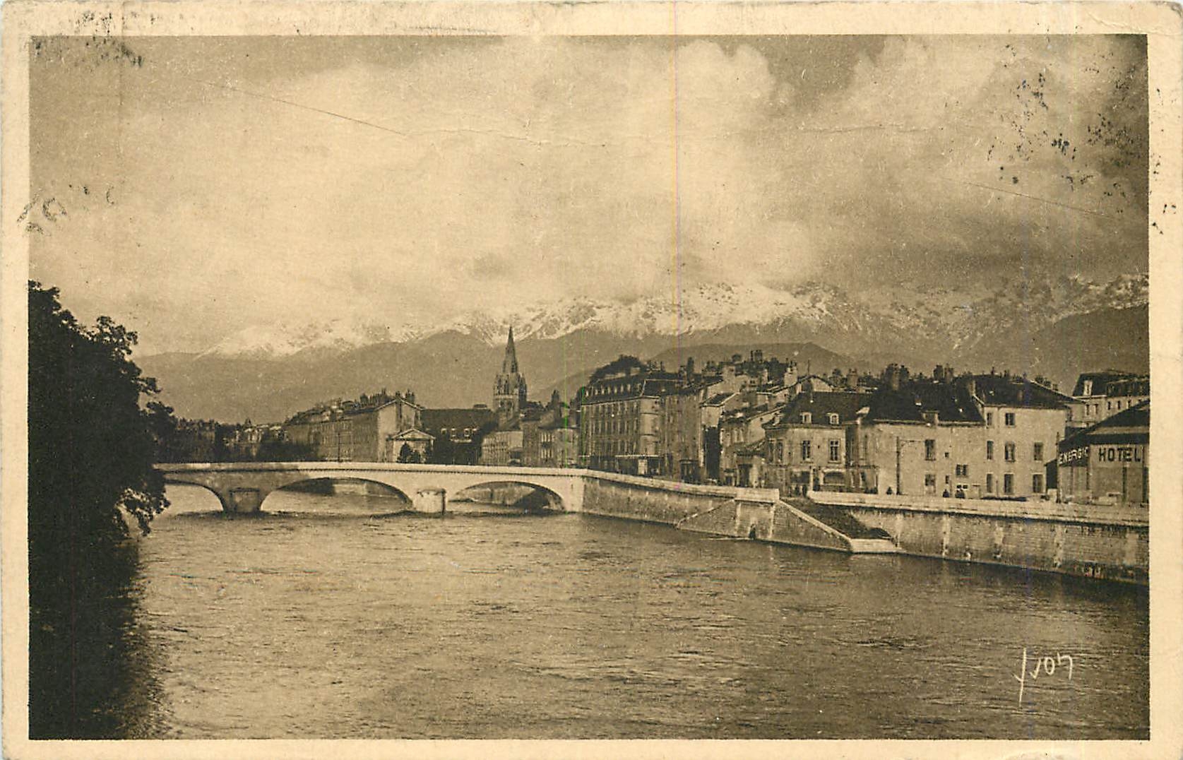 Grenoble — Vue de la ville avec le pont et les Alpes enneigées — Les Éditions d'Art Yvon, n°31