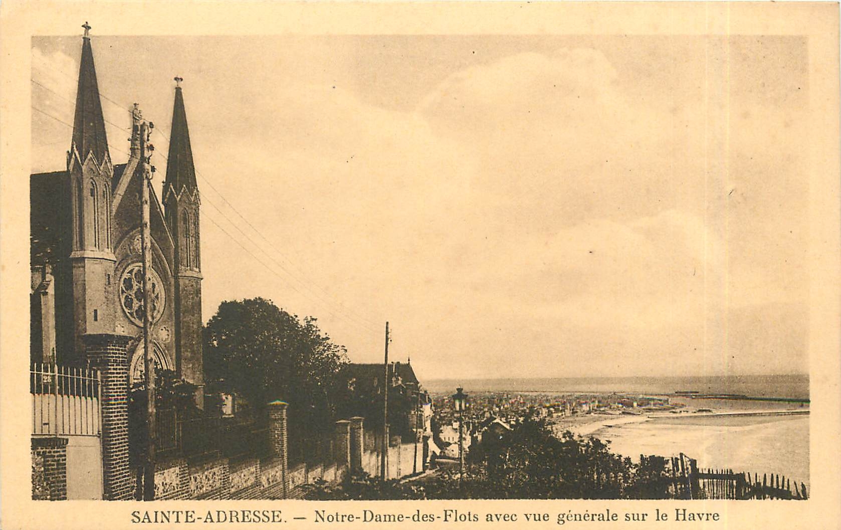 CPA Sainte-Adresse - Notre-Dame-des-Flots avec vue generale sur le Havre