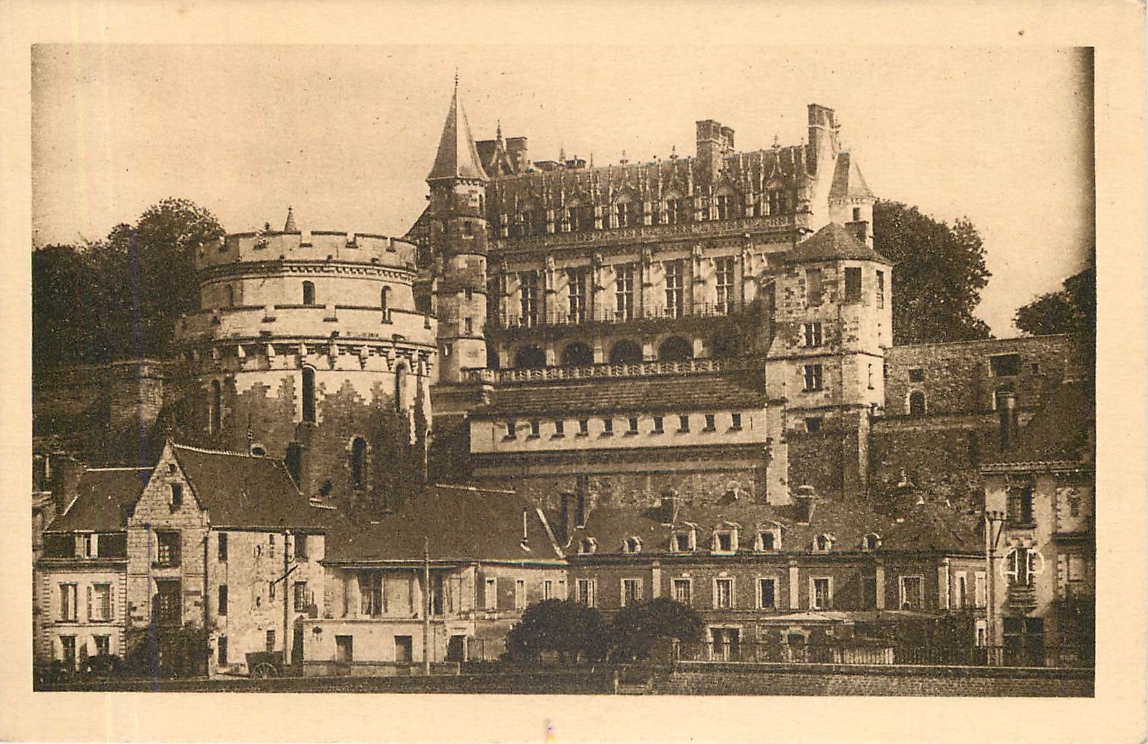 CPA Amboise le château habitée par Louis XI et Louis XII