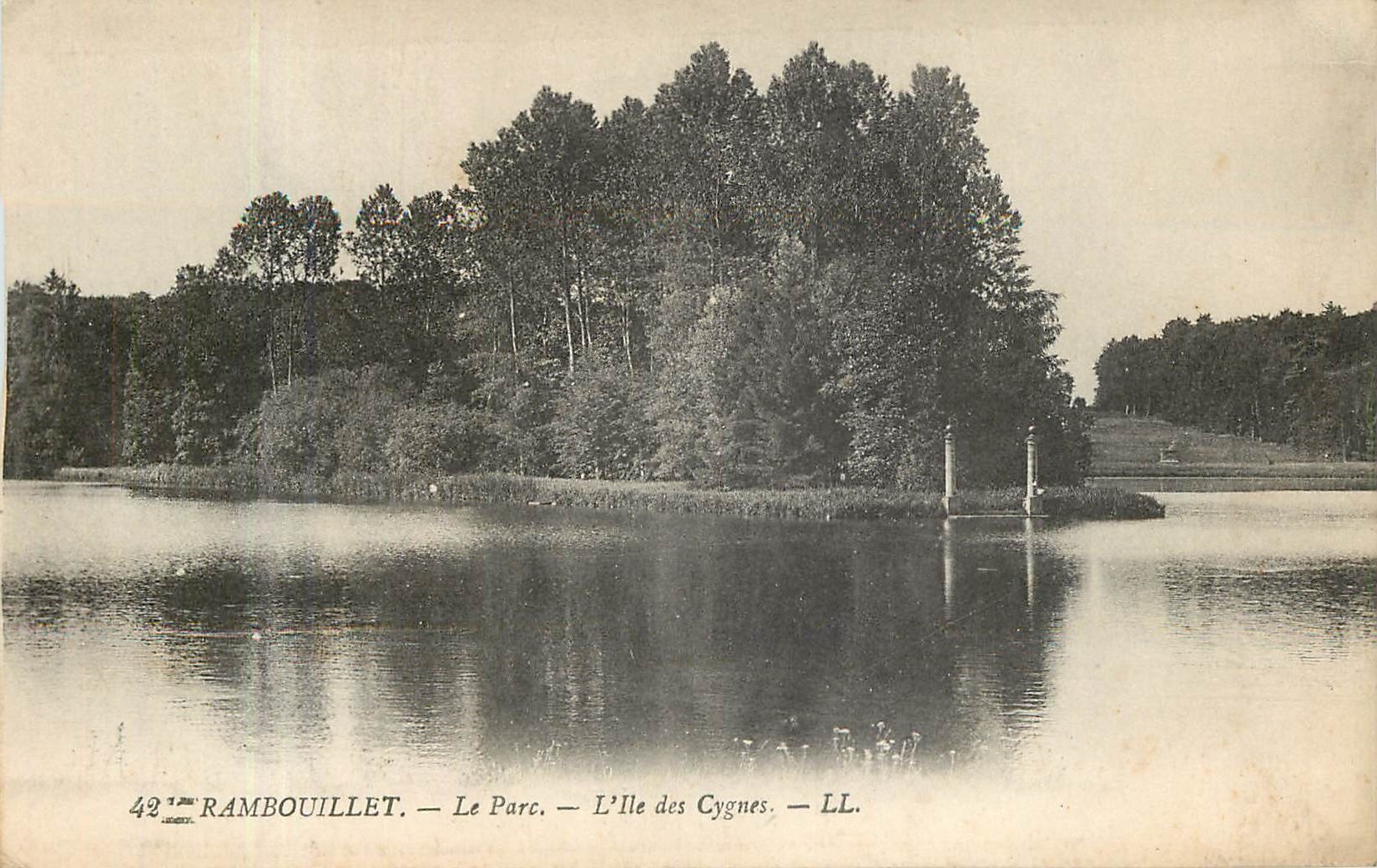 CPA Rambouillet - le parc - l'ile des cygnes