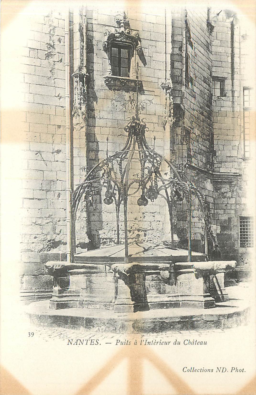 CPA Nantes - Puits a l'interieur du château