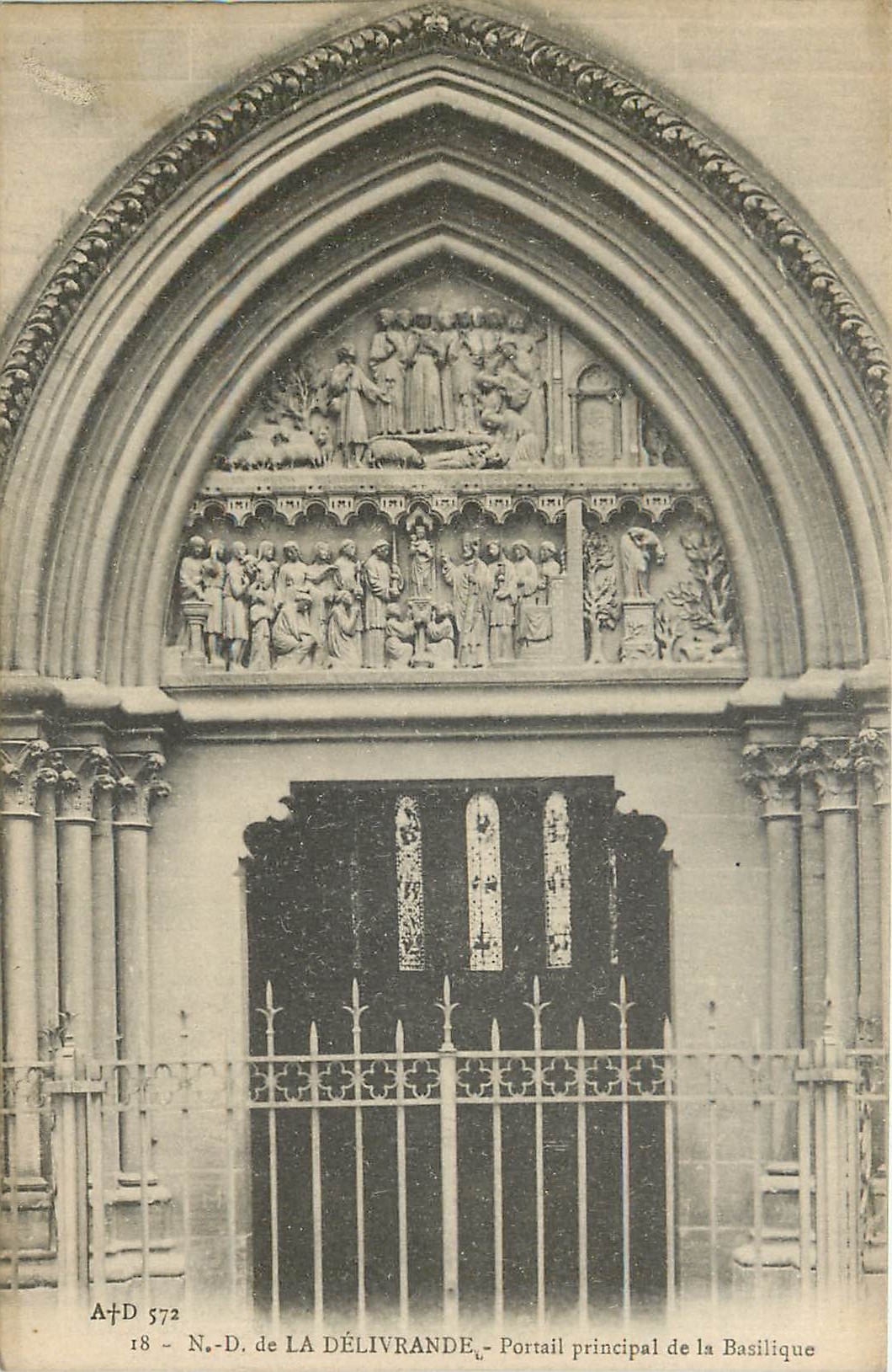 CPA N.-D.de la Delivrande - portail principal de la basilique