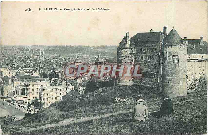 CPA Dieppe - vue generale et le château