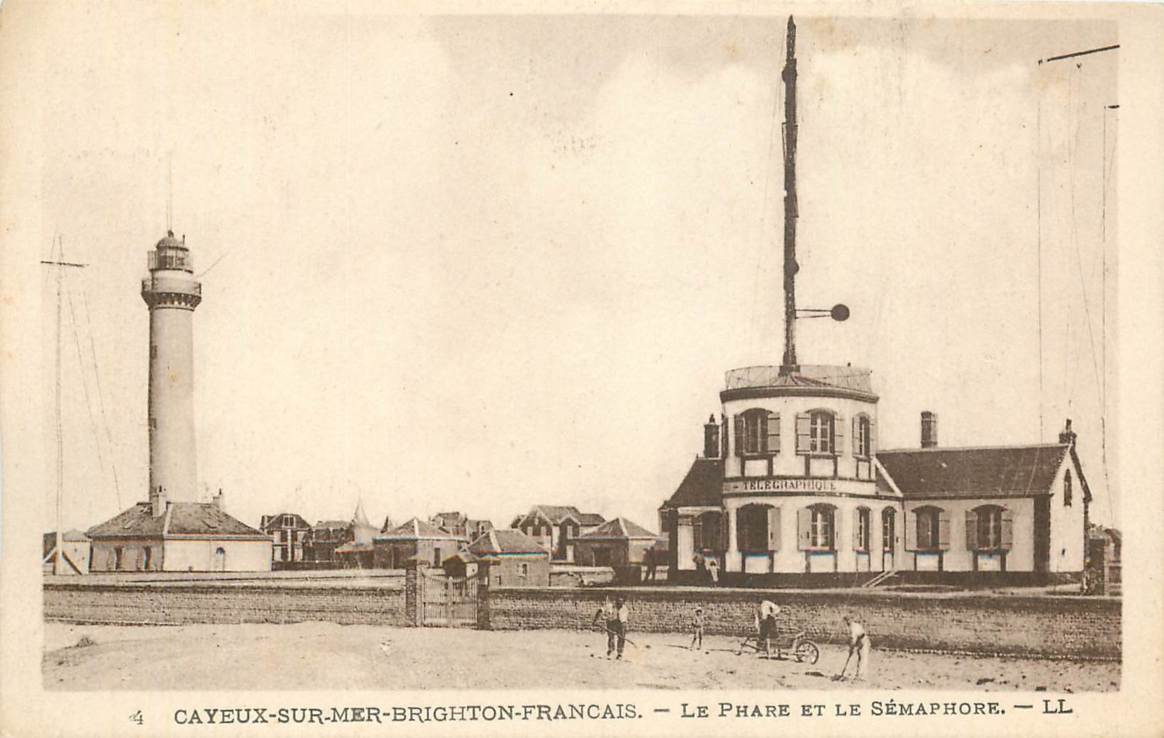 CPA Cayeux sur Mer Brighton Français - Le phare et le semaphore