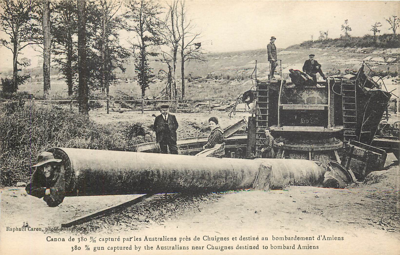 CPA Canon de 380 mm capture par les Australiens pres de Chuignes et destine au bombardement d'Amiens