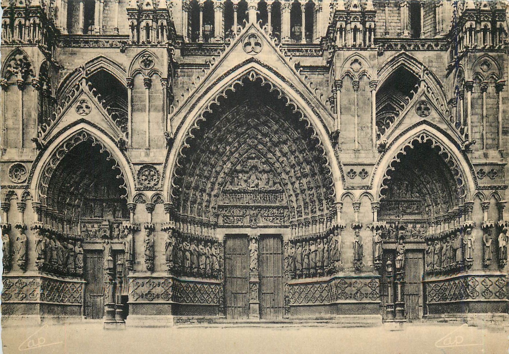 CPA Amiens la cathedrale - le portail
