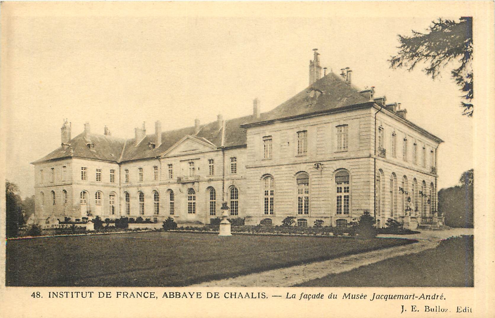 CPA Institut de France - Abbaye de Chaalis la façade du musee Jacquemart-Andre