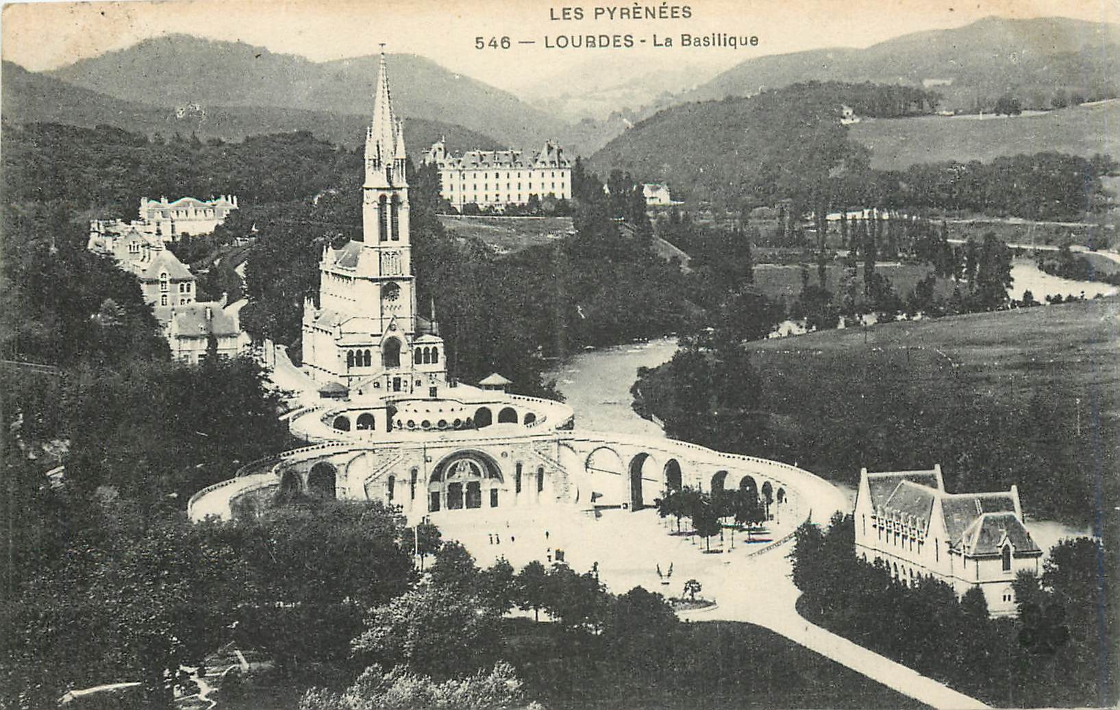 CPA Lourdes - la Basilique