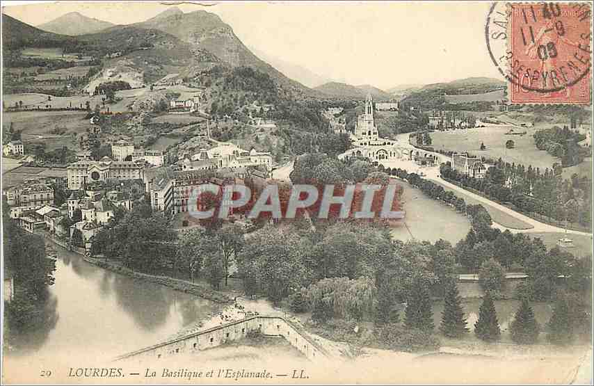 CPA Lourdes - la basilique et l'esplanade