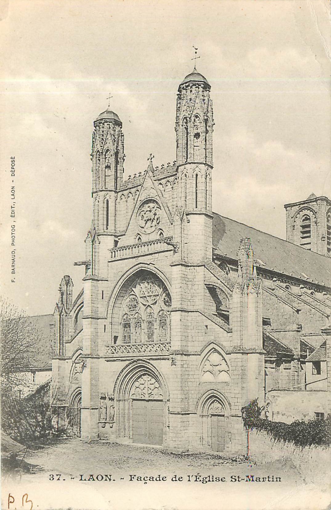 CPA Laon - façade de l'eglise St-Martin