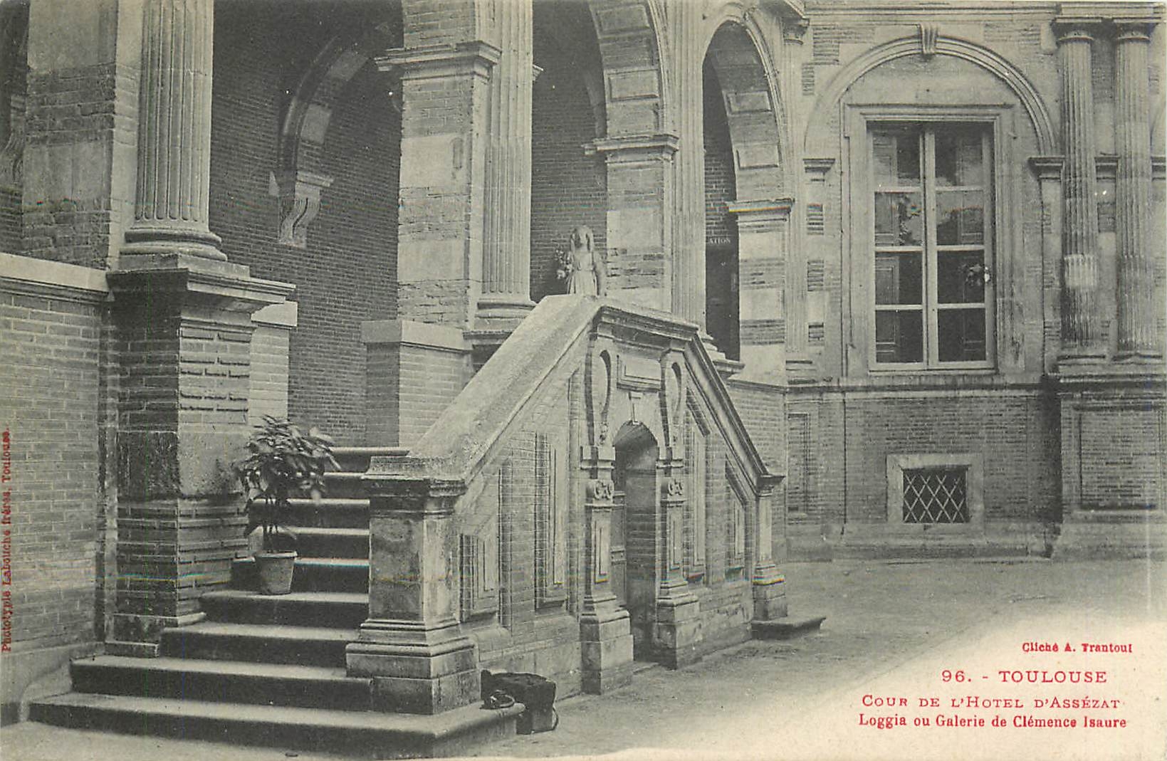 CPA Toulouse cour de l'hotel d'Assezat