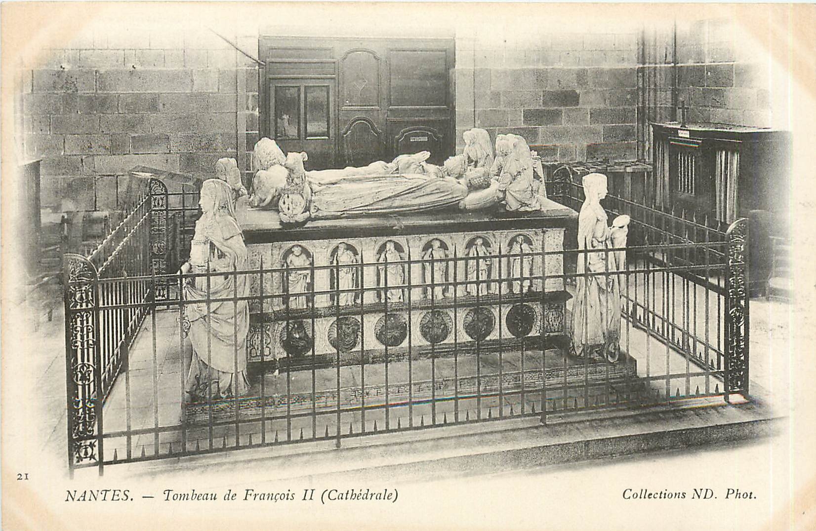 CPA Nantes - tombeau de François II cathedrale