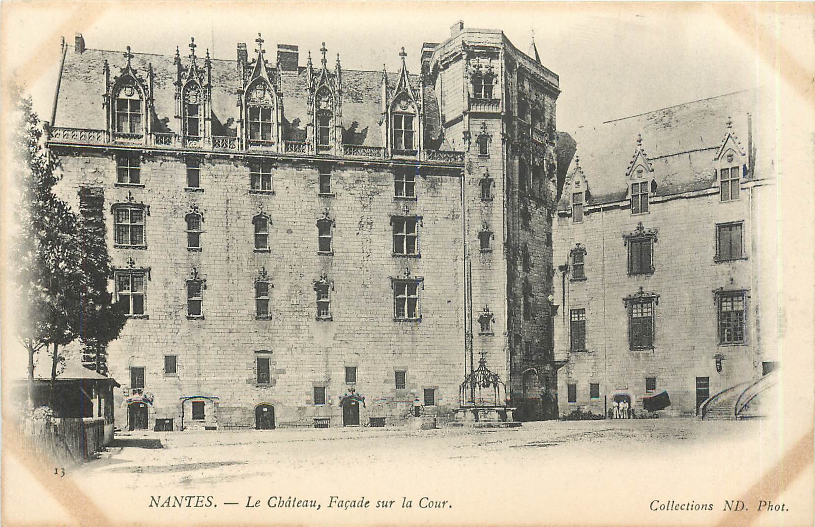 CPA Nantes - le château façade sur la cour