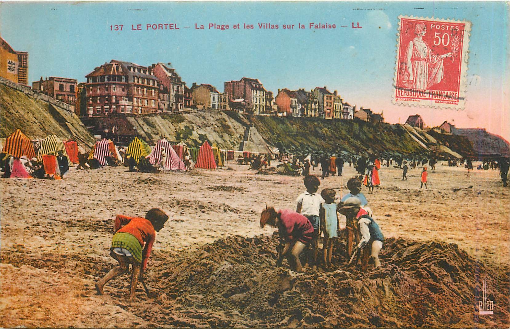 CPA Le Portel la plage et les villas sur la falaise