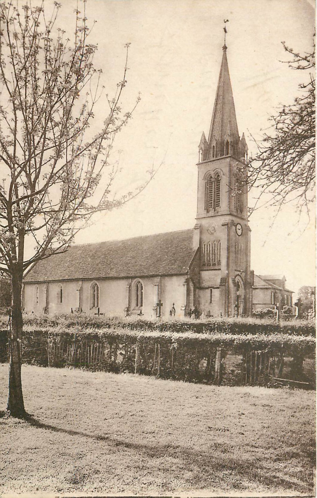 CPA Saint-Laurent-du-Mont Calvados l'eglise