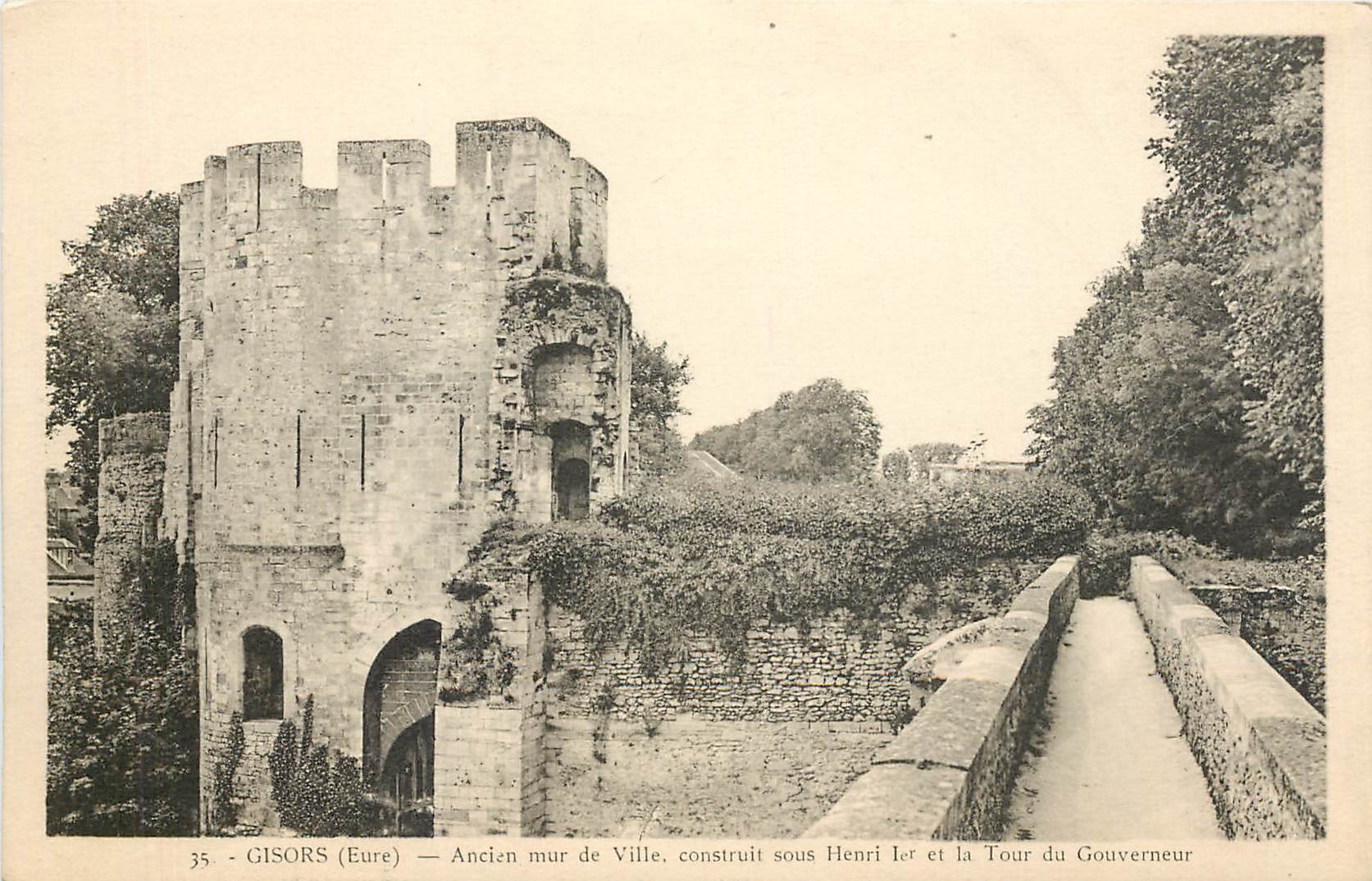 CPA Gisors Eure - ancien mur de ville et la tour du gouverneur