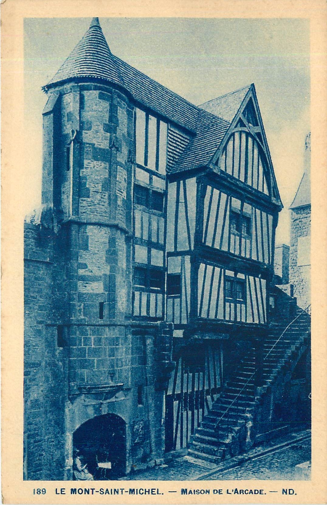 CPA le Mont St-Michel maison de l'arcade
