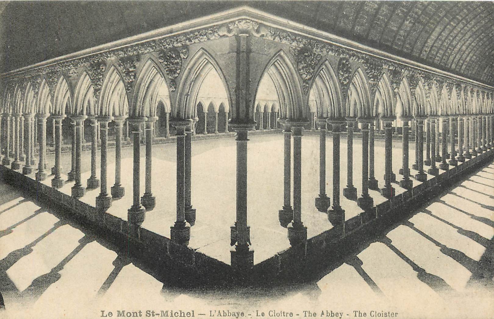 CPA le Mont St-Michel l'abbaye le cloitre
