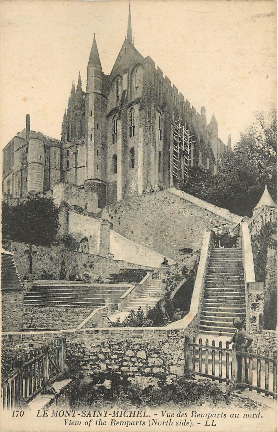 CPA le Mont St-Michel vue des remparts au nord