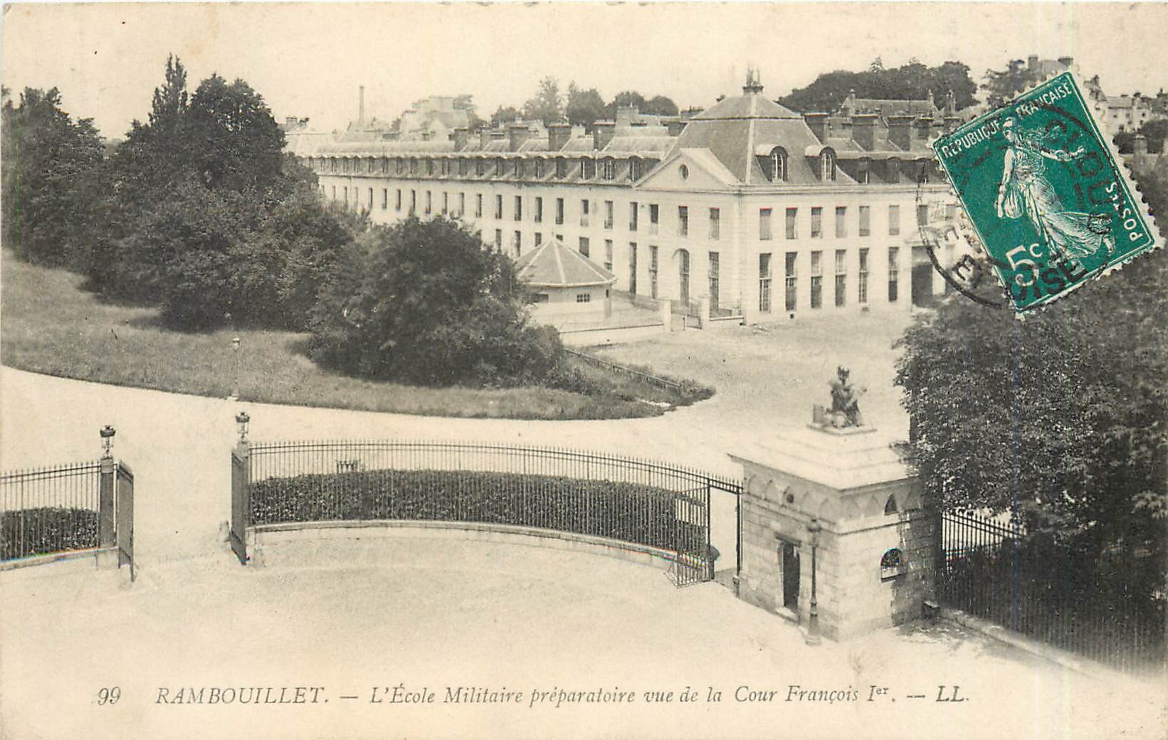 CPA Rambouillet l'ecole militaire preparatoire vue de la cour François 1er
