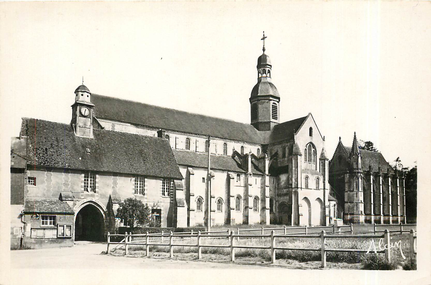 CPM St Germer de Fly Eglise abbatiale et la Sainte Chapelle