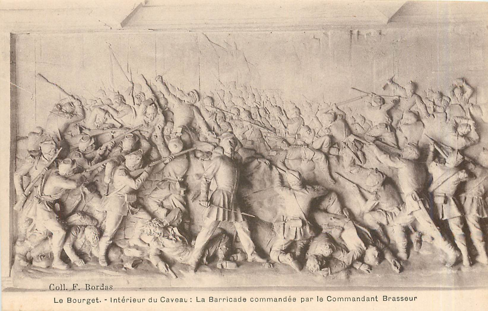 CPA Le Bourget interieur du caveau la barricade commandee par le commandant Brasseur Militaria