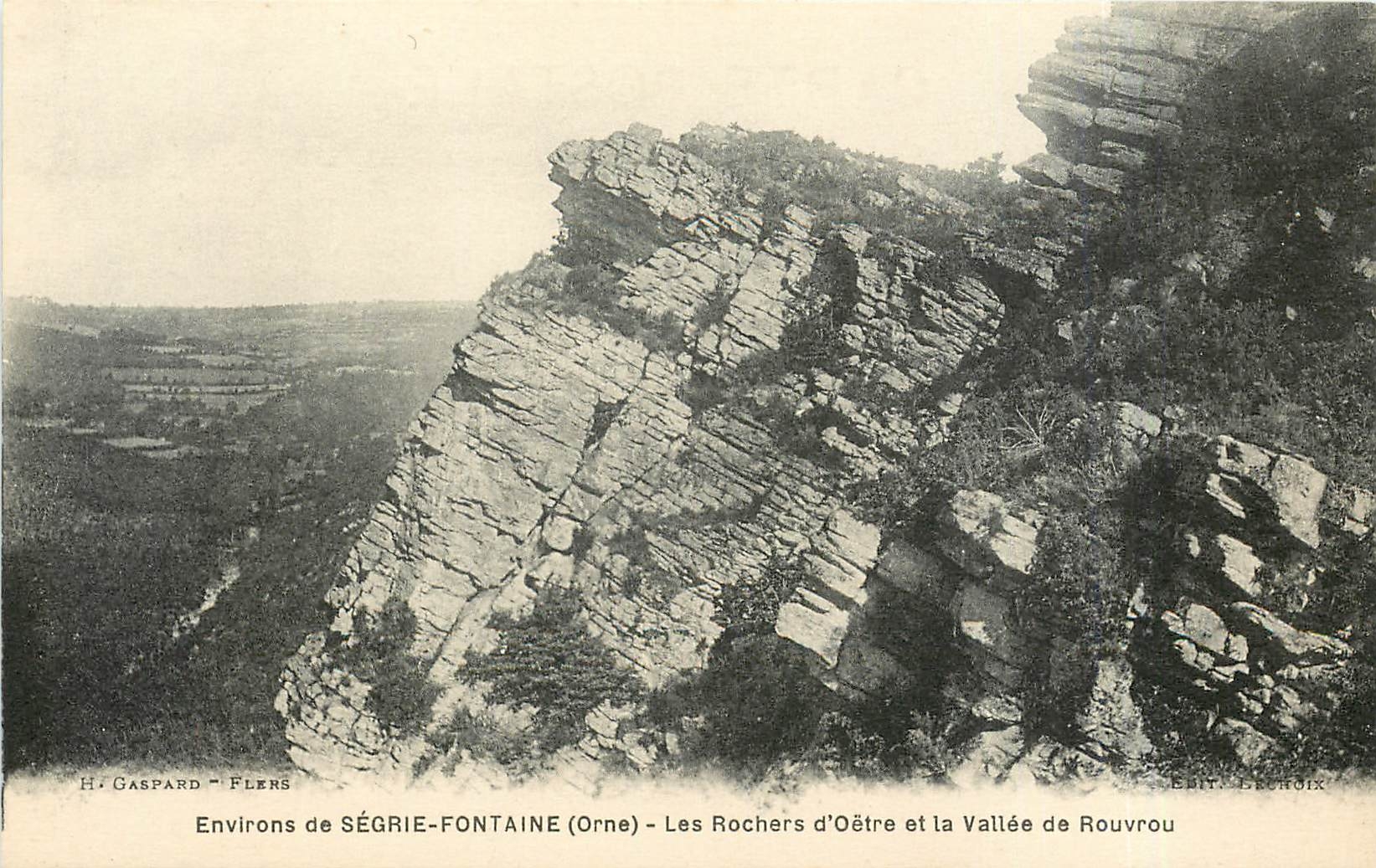CPA environ de Segrie-Fontaine Orne les rochers d'Oetre et la vallee de Rouvrou