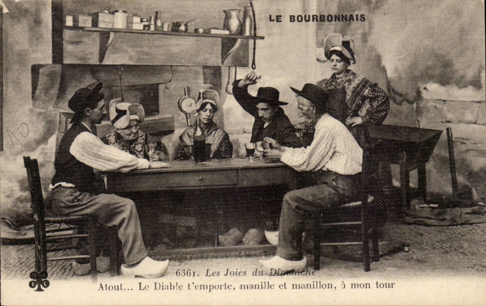 CPA Bourbonnais Les joies du dimanche ( folklore coiffe costume ) 