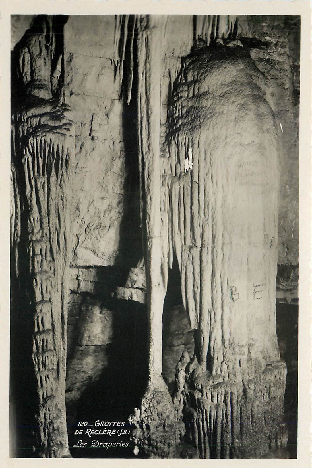 CPM Grottes de Reclere les Draperies 