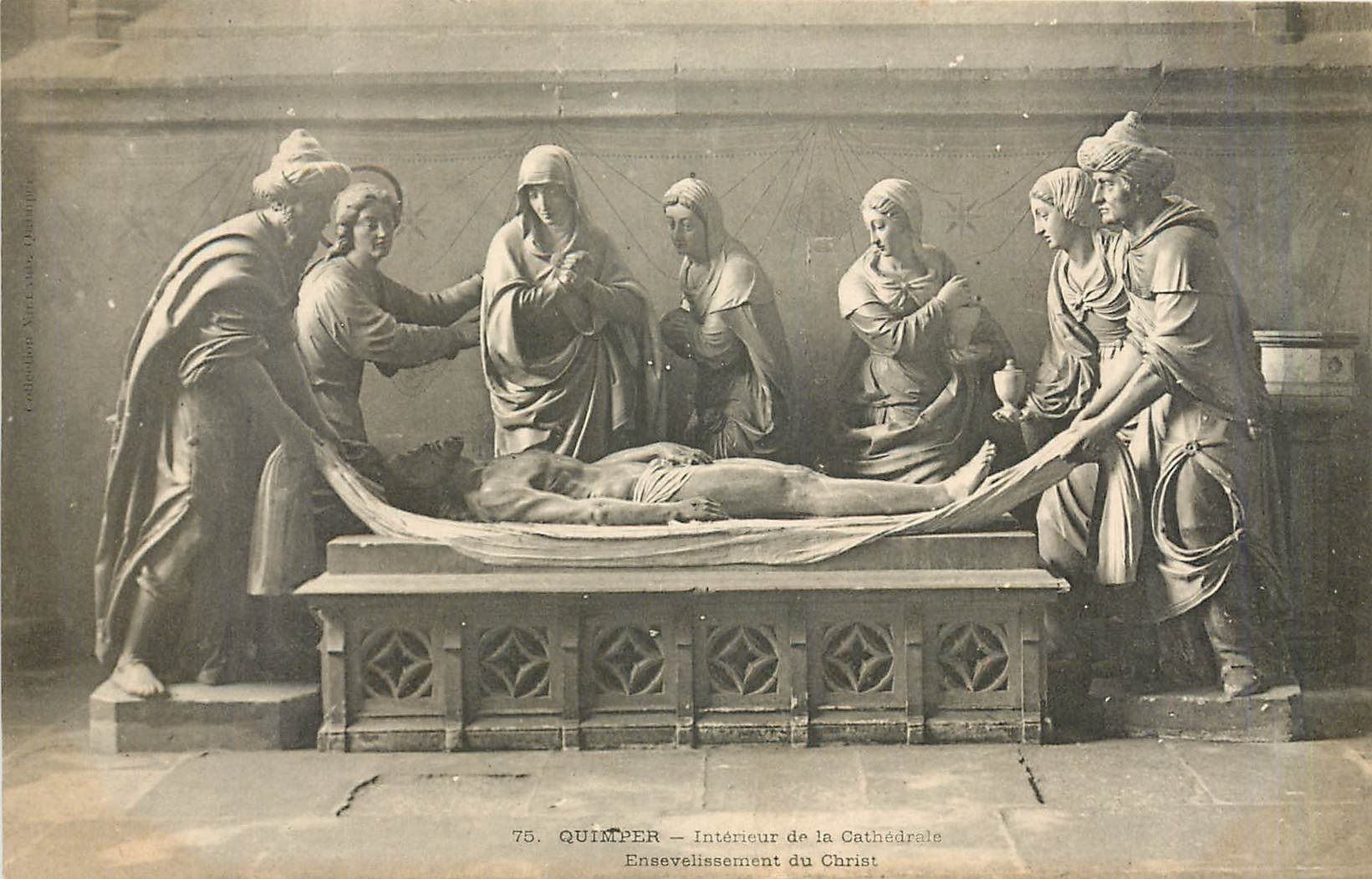 CPA Quimper interieur de la Cathedrale ensevelissement du Christ 
