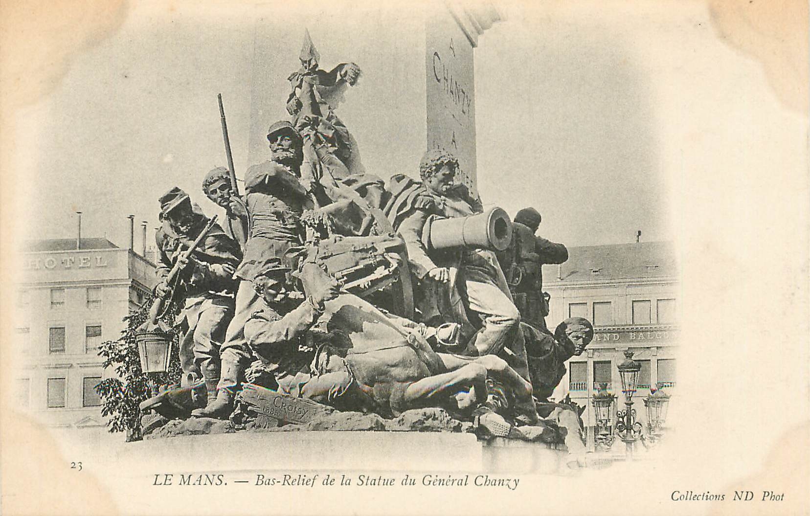 CPA Le Mans Bas Relief de la Statue du general Chanzy 