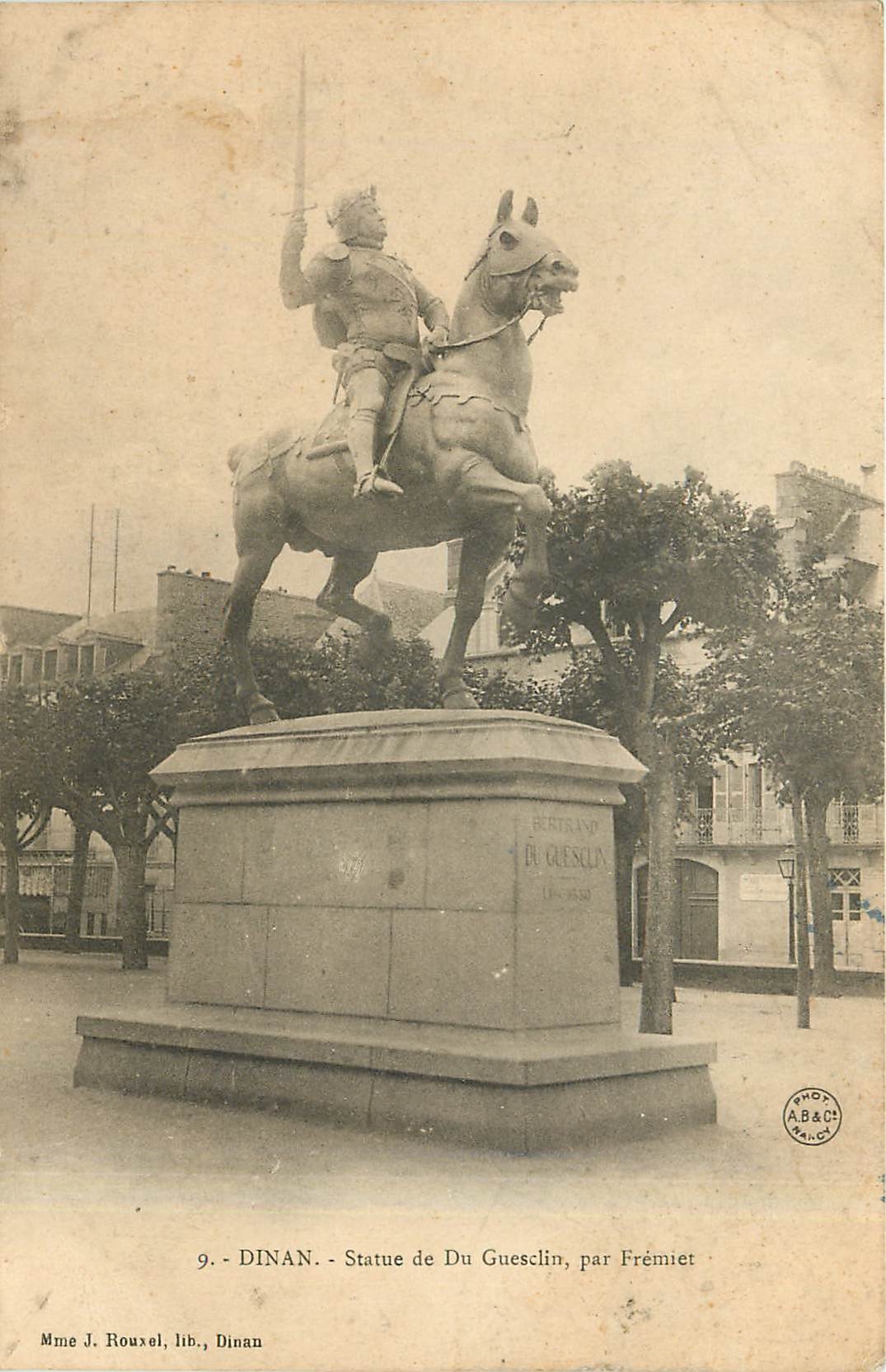 CPA Dinan statue de Du Guescin par Fremiet 