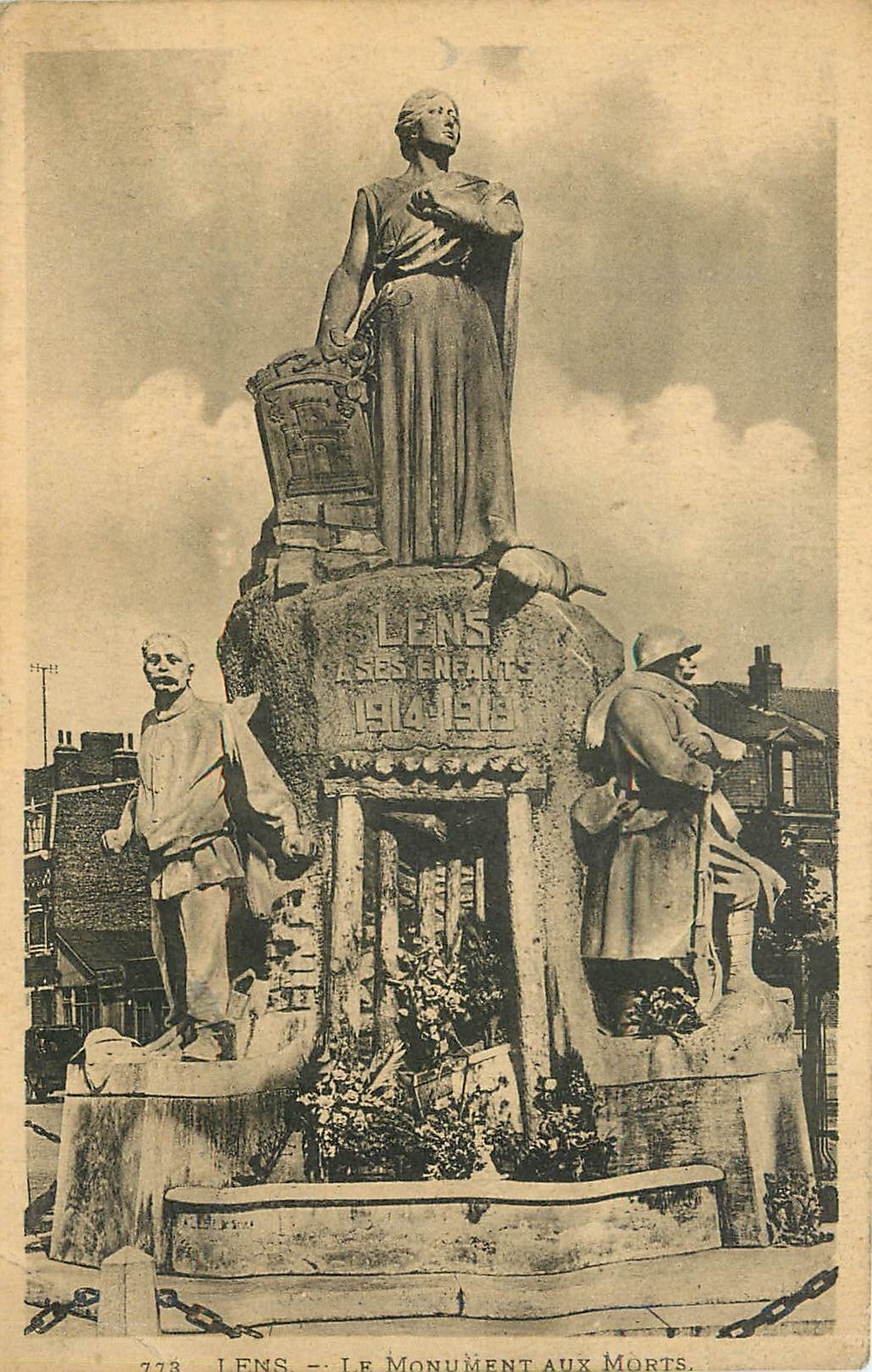 CPA Lens le monument aux morts 