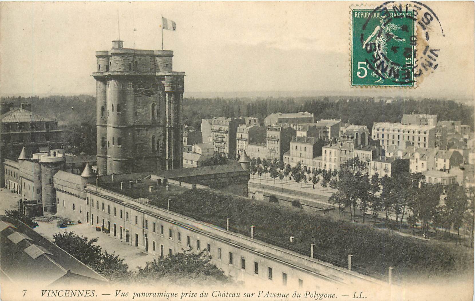 CPA Vincennes vue panoramique prise du chateau sur l'Avenue du Polygone 