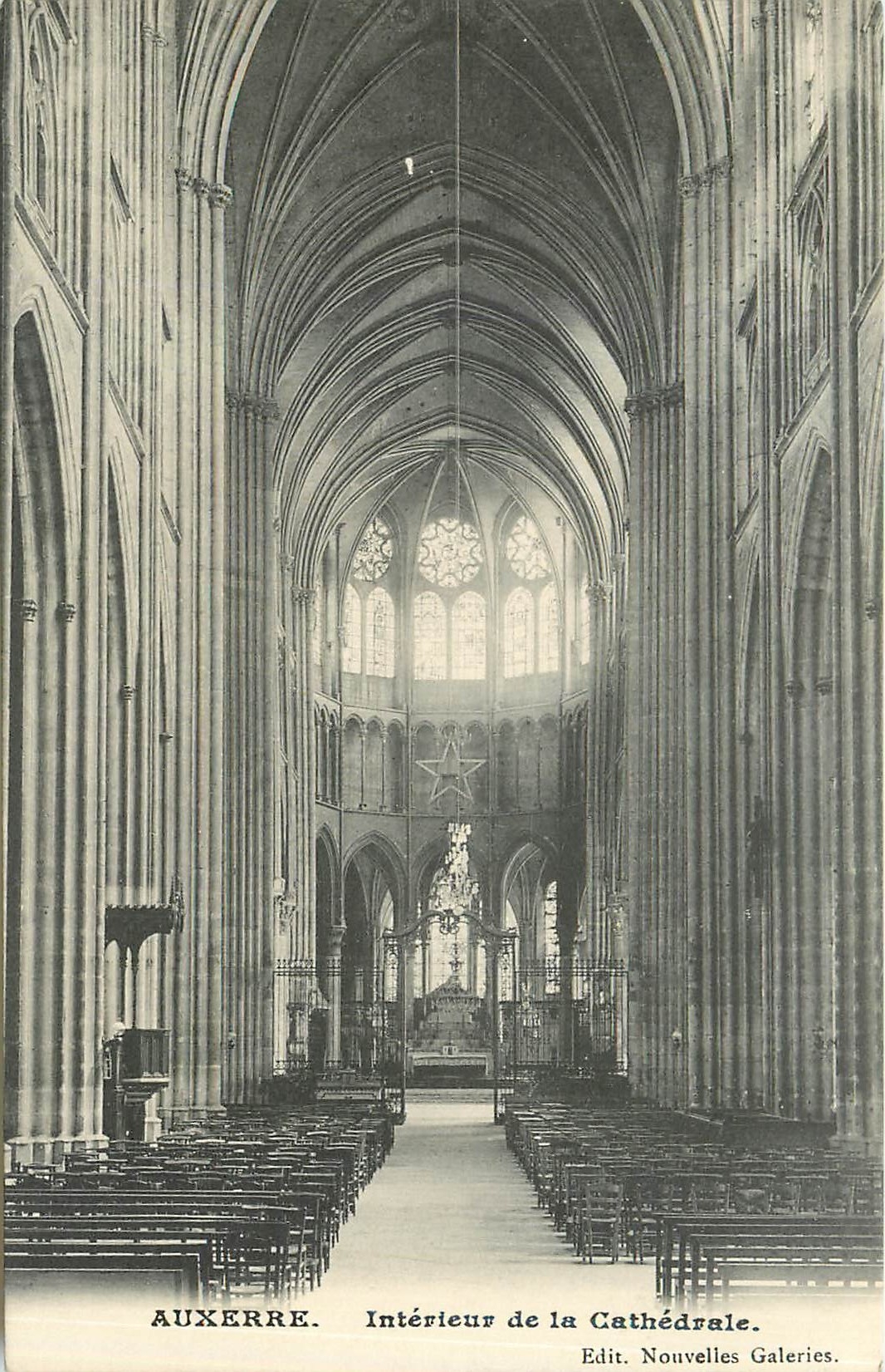 CPA Auxerre interieur de la Cathedrale 