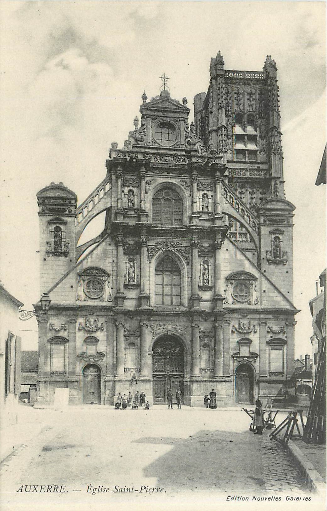CPA Auxerre Eglise Saint Pierre 