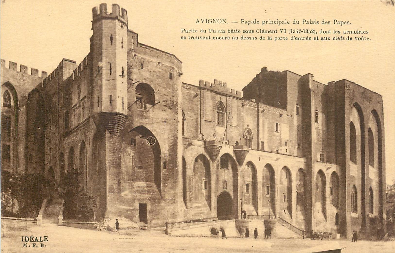 CPA Avignon Facade principale du Palais des papes 