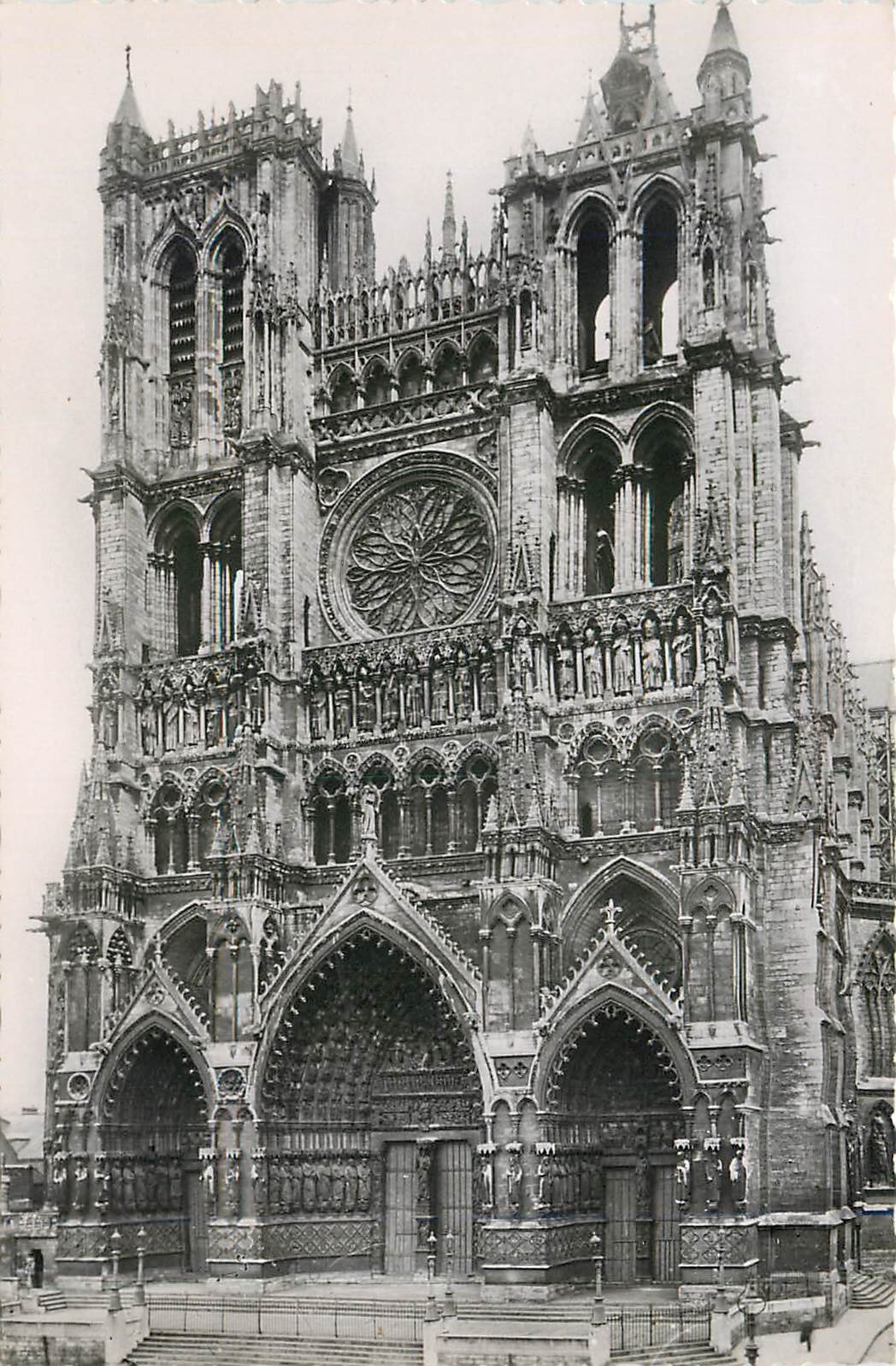 CPA Amiens Somme la Cathedrale 