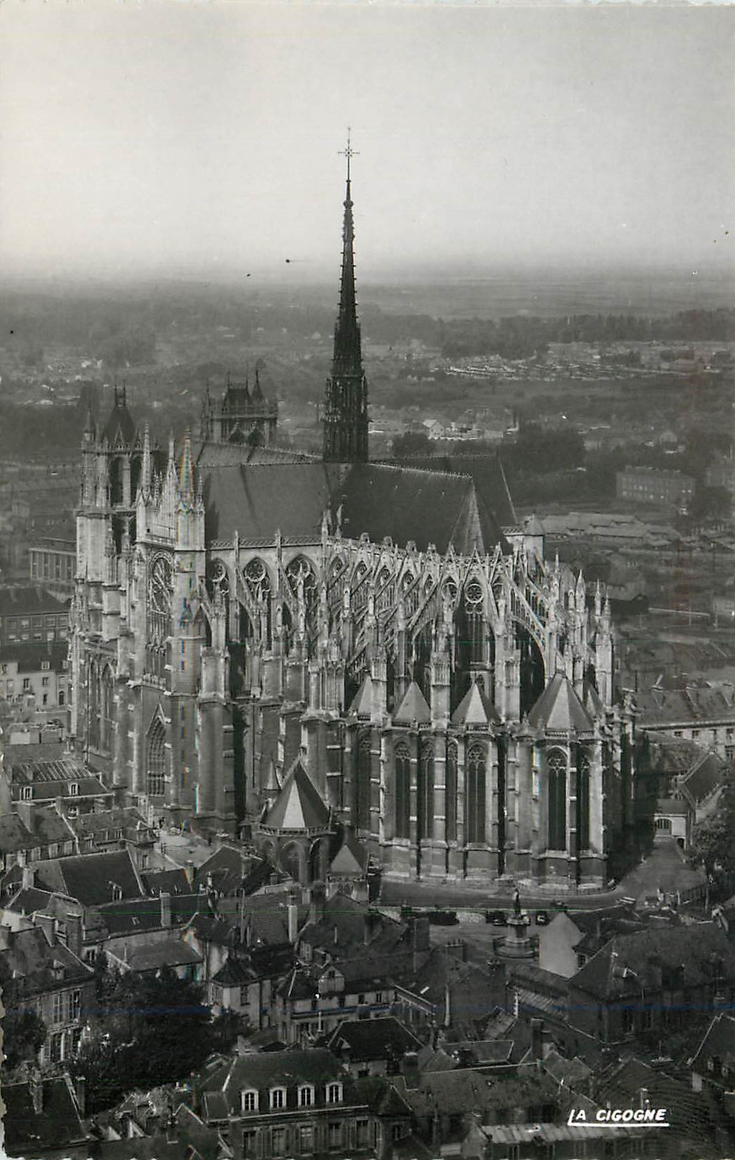 CPM Amiens Somme vue d'ensemble la cathedrale 
