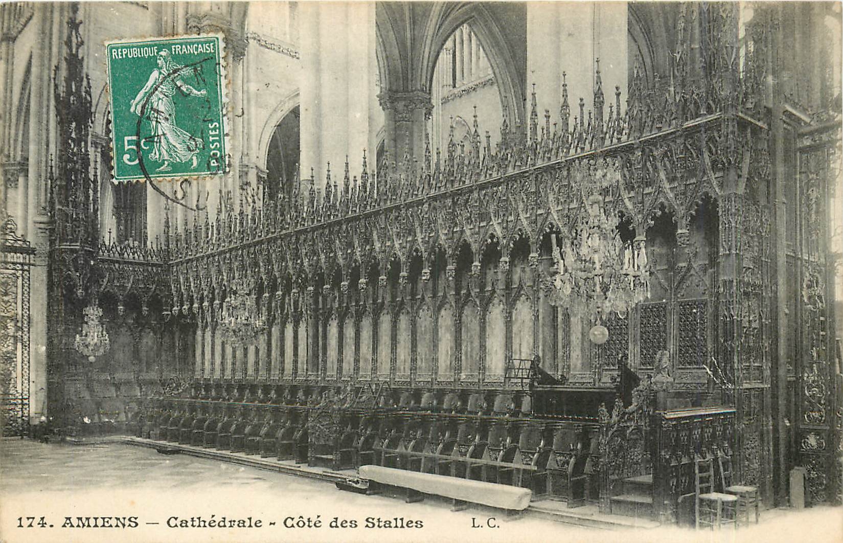 CPA Amiens Cathedrale Cote des Stalles 
