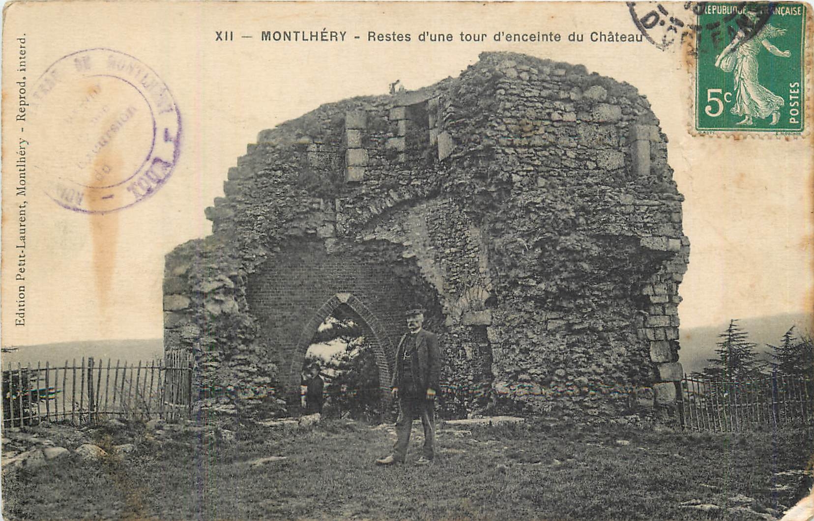 CPA Montlhery Restes d'une tour d'enceinte du Chateau 