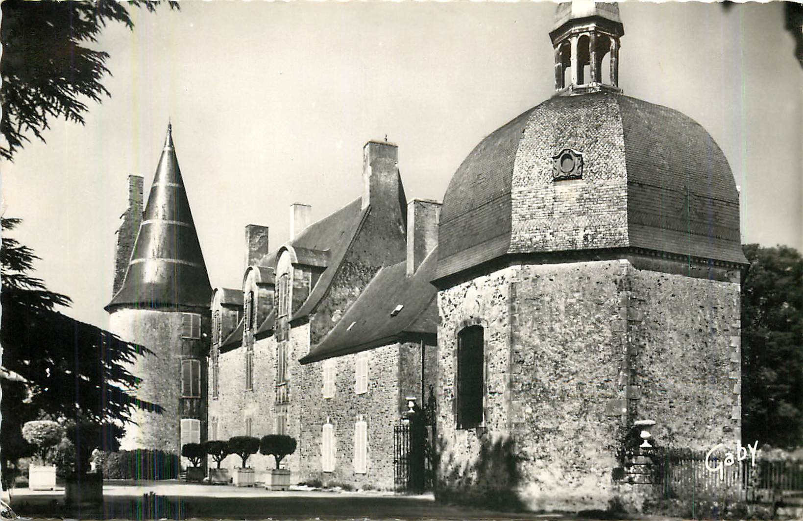 CPM Vitre I et V Chateau des Rochers Facade Cote Jardin 