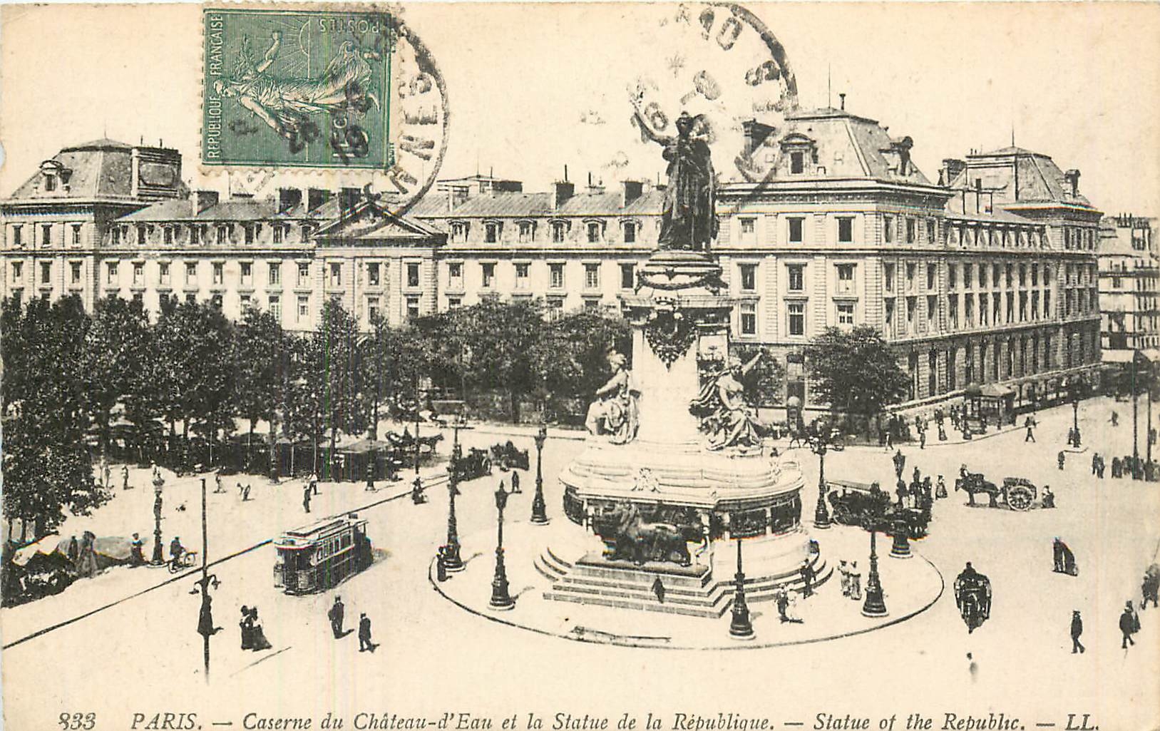 CPA Paris Caserne du Chateau d'Eau et la Statue de la Republique 
