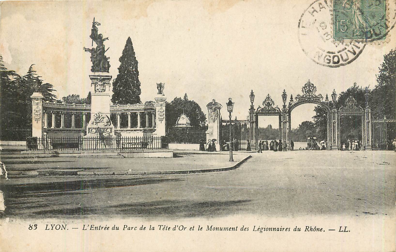 CPA Lyon l'entree du Parc de la Tete d'Or et le Monument des Legionnaires du Rhone 