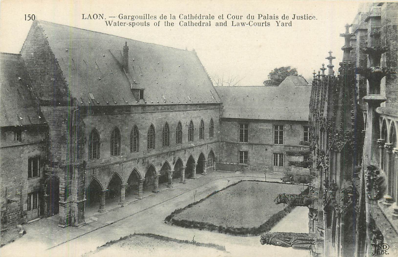 CPA Laon Gargouilles de la Cathedrale et Cour du Palais de Justice 
