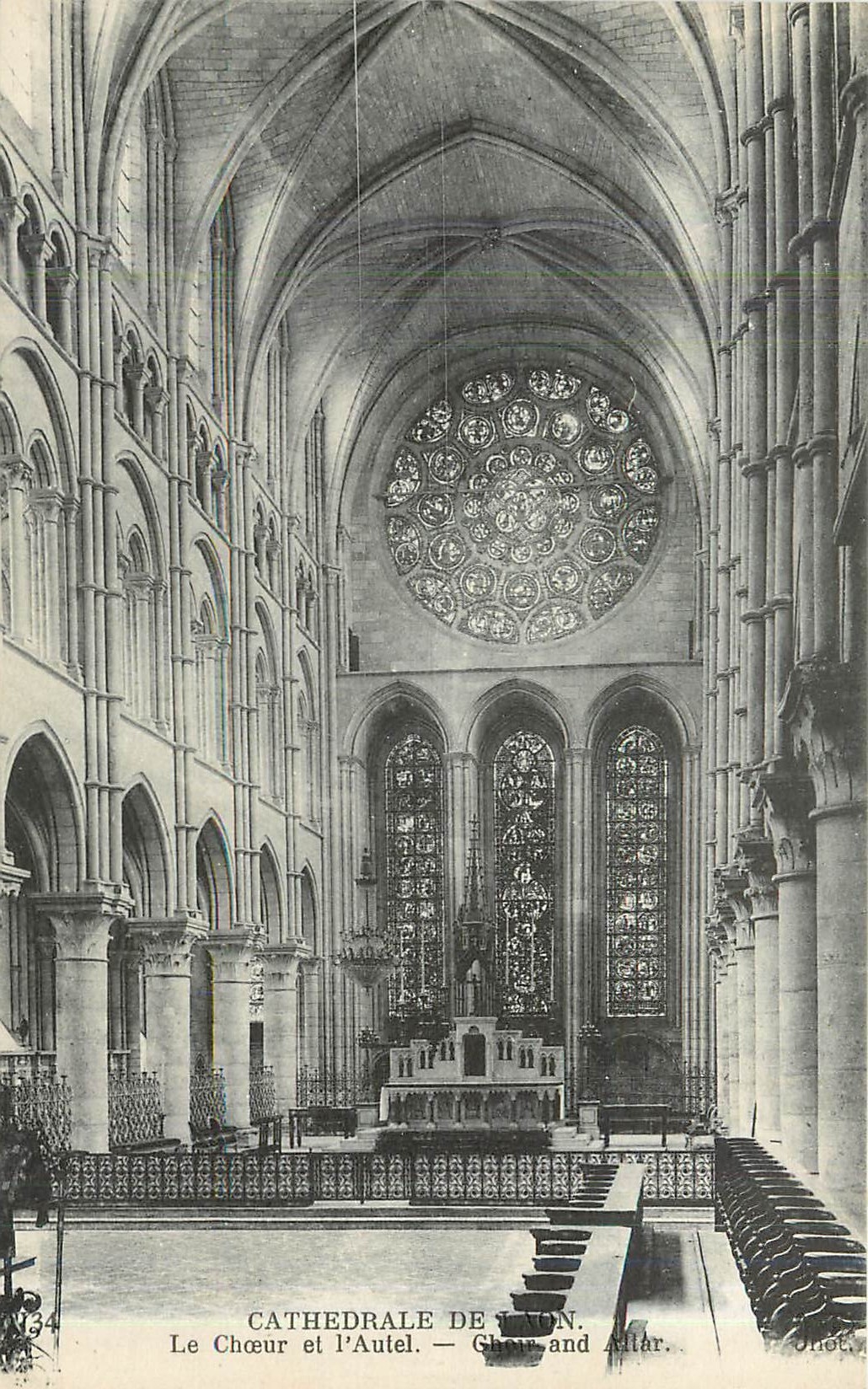 CPA Cathedrale de Laon le Choeur et l'Autel 
