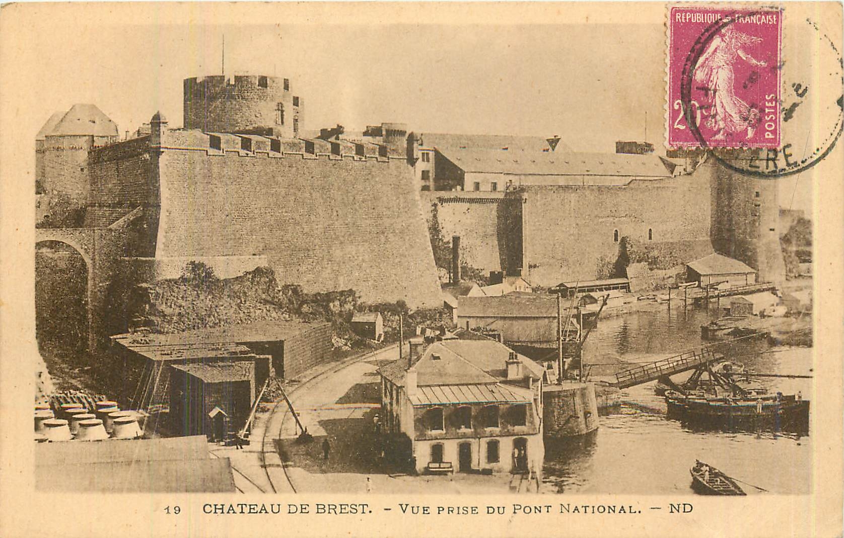 CPA Chateau de Brest vue prise du Pont National 
