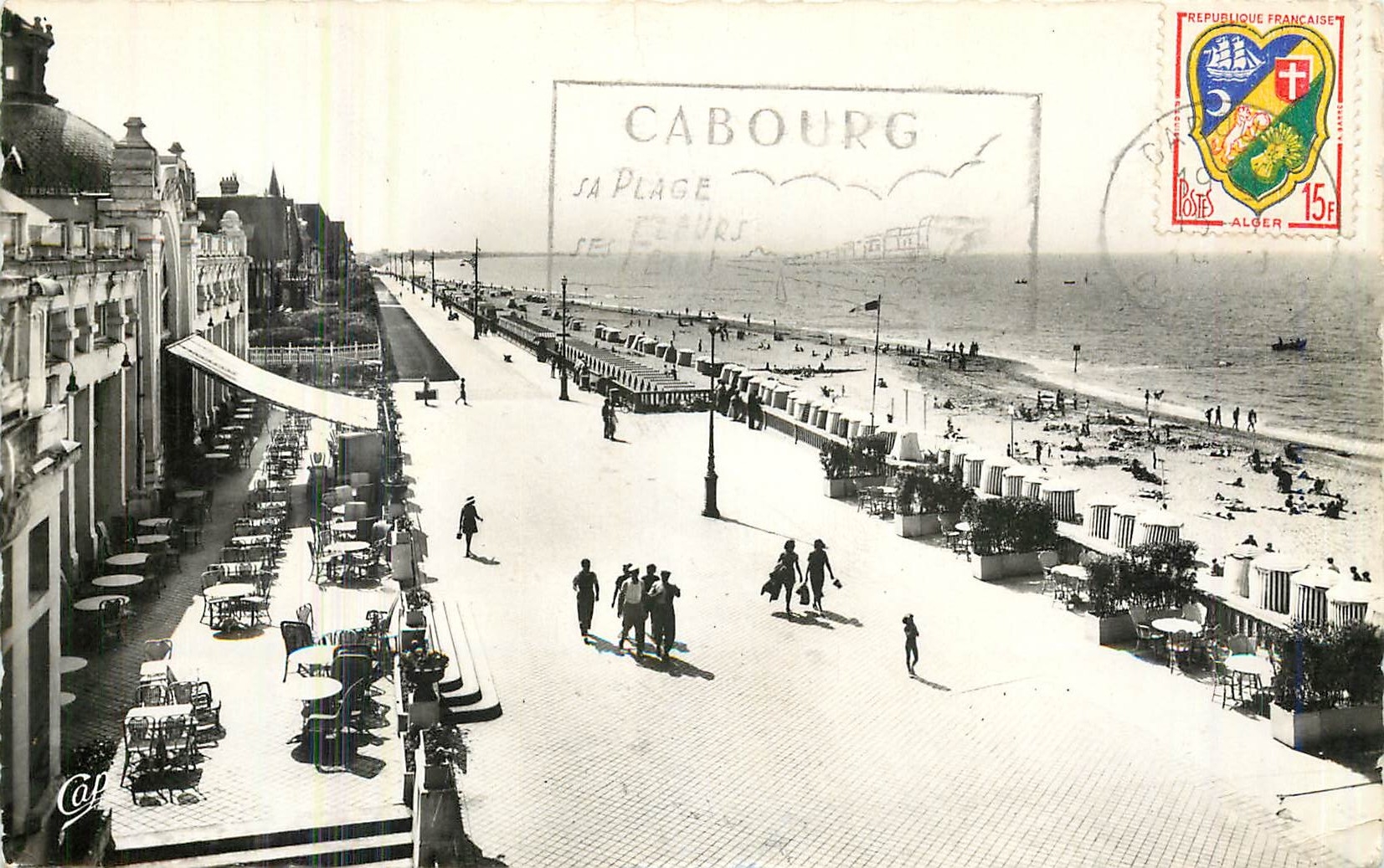 CPM Cabourg la Terrasse des Anglais vers l'Ouest 