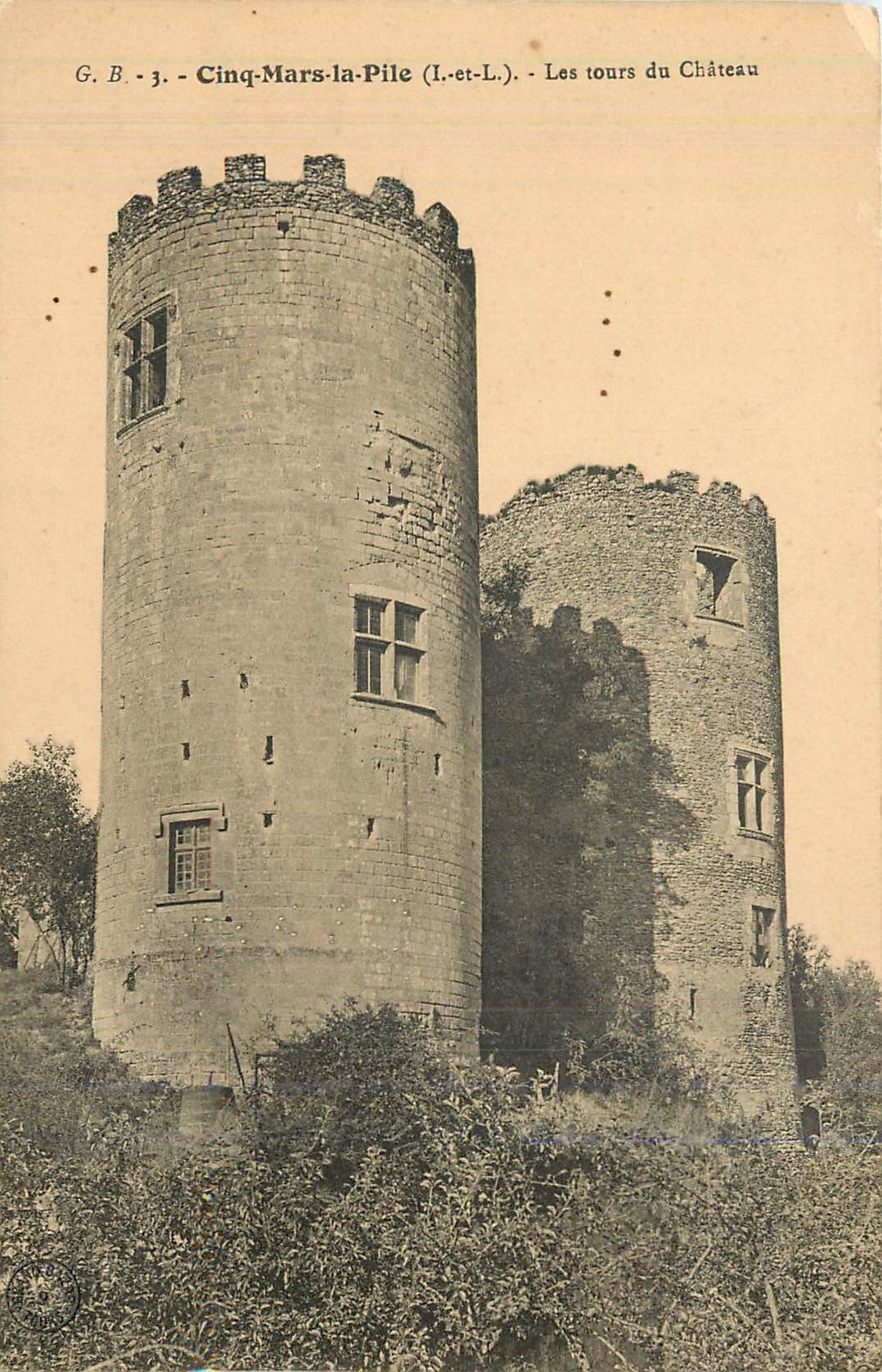 CPA Cinq Mars la Pile I et L les tours du Chateau 