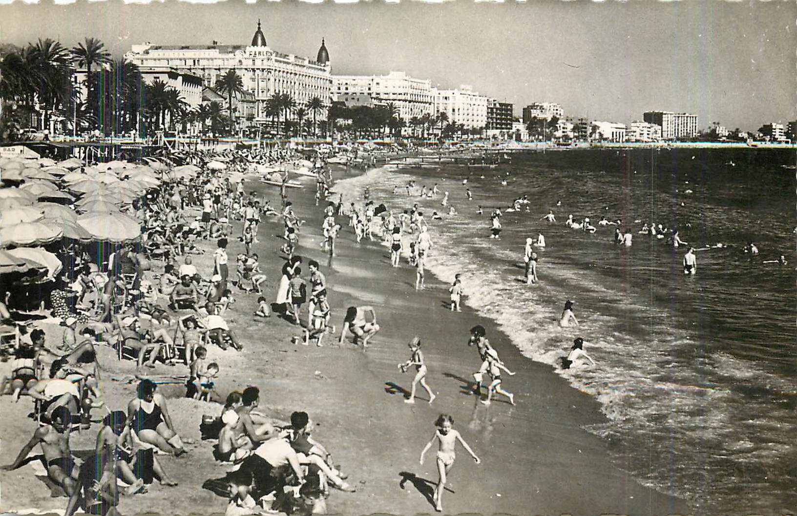 CPM Cannes Alpes Maritimes la Plage du Casino 